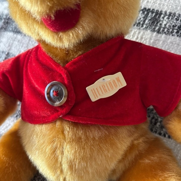 Disney Heirloom Winnie the Pooh Plush - Picture 2 of 4